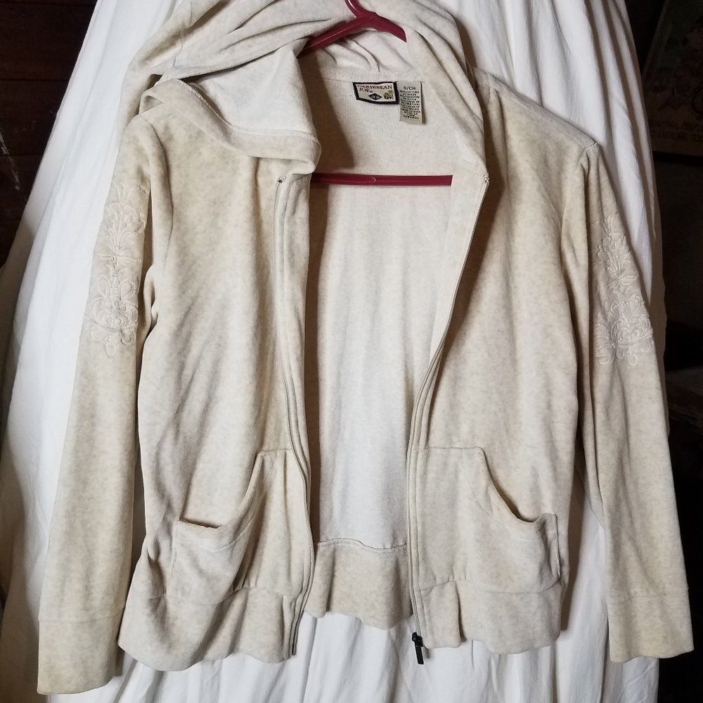 Soft Cream two-tone Hoodie with embroidered sleeves